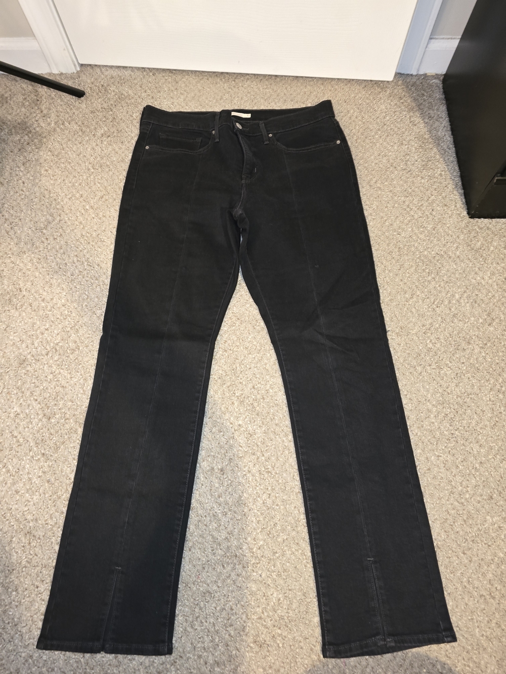 Levi's Women's Black Shaping Straight-Leg Jeans Split Hem Size 33